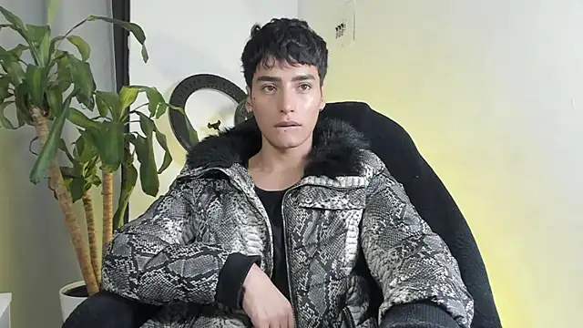 Snapshot of sebas_rose chatting on 12-18-25, 01:17 sebas rose online show from 12-18-25, 01:17