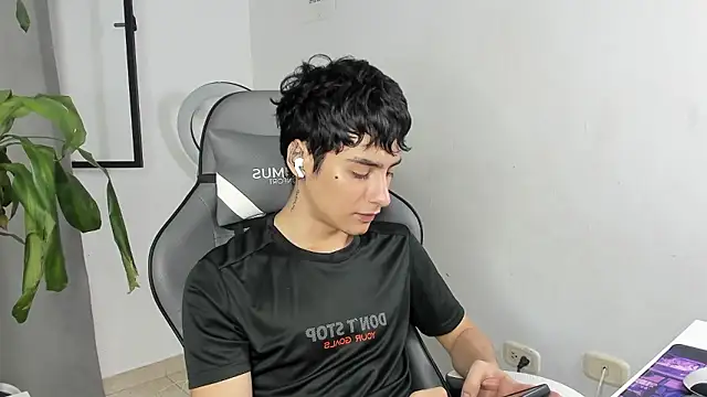 Snapshot of sebas_rose chatting on 01-19-26, 03:16 sebas rose online show from 01-19-26, 03:16