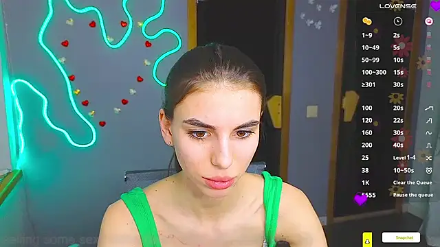 Snapshot of EmmyGreans chatting on 02-28-25, 04:20 EmmyGreans online show from 02-28-25, 04:20