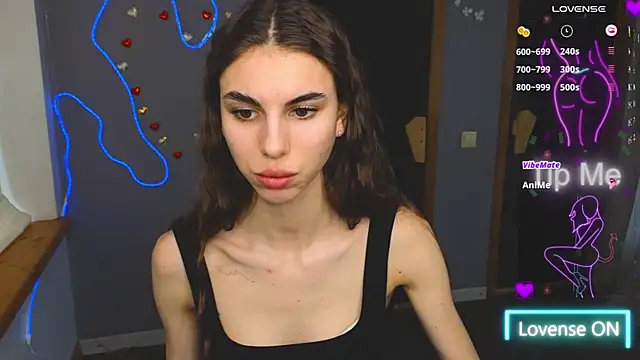 Snapshot of EmmyGreans chatting on 03-04-25, 01:06 EmmyGreans online show from 03-04-25, 01:06