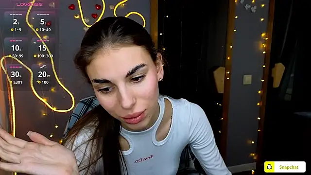 Snapshot of EmmyGreans chatting on 10-07-25, 05:37 EmmyGreans online show from 10-07-25, 05:37