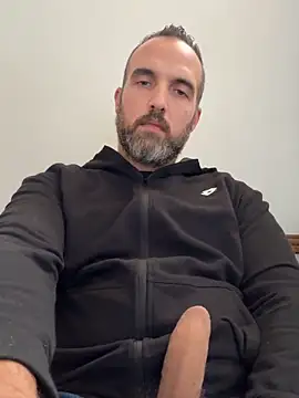 leon3875 online show from 04-08-26, 03:23