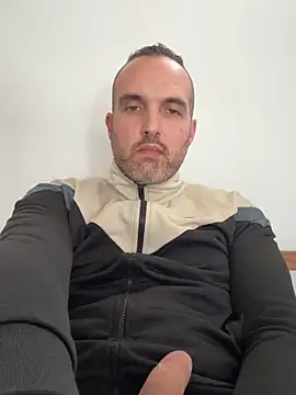 Snapshot of leon3875 chatting on 05-19-26, 03:40 leon3875 online show from 05-19-26, 03:40