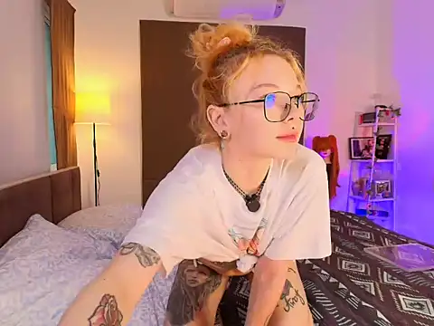 Snapshot of juicyshow_ chatting on 10-10-25, 12:20 juicyshow online show from 10-10-25, 12:20