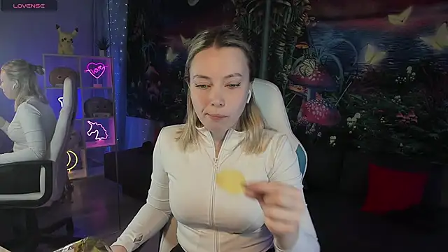 TiffanyBatson online show from 12-21-24, 11:01