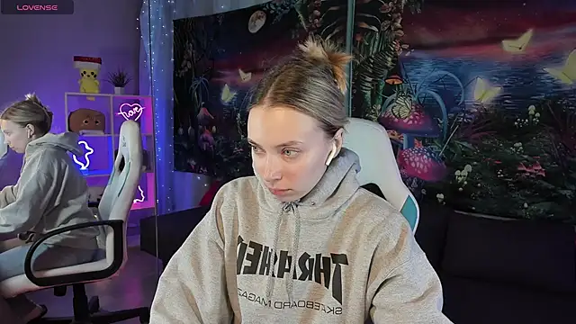 TiffanyBatson online show from 02-25-25, 03:42