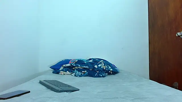 Snapshot of Lucho-Cole chatting on 07-20-26, 12:47 Lucho-Cole online show from 07-20-26, 12:47