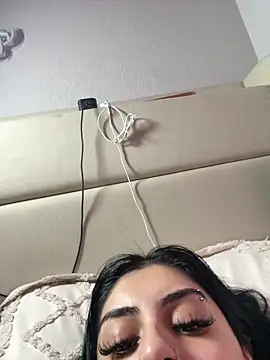 ThickerThanYoBitch online show from 09-18-25, 06:32