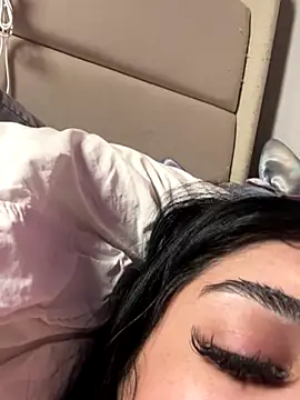 ThickerThanYoBitch online show from 10-13-25, 04:51