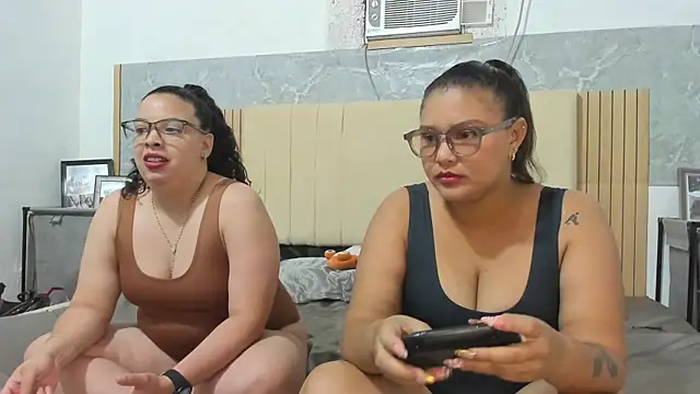 Danielaandximena online show from 08-01-26, 04:23