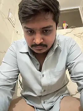 Snapshot of Parth-26 chatting on 06-03-26, 03:28 Parth-26 online show from 06-03-26, 03:28