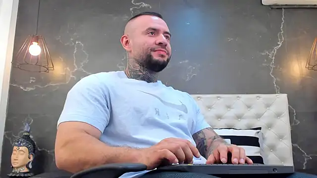 Snapshot of BruceDallas chatting on 12-06-24, 12:02 BruceDallas online show from 12-06-24, 12:02