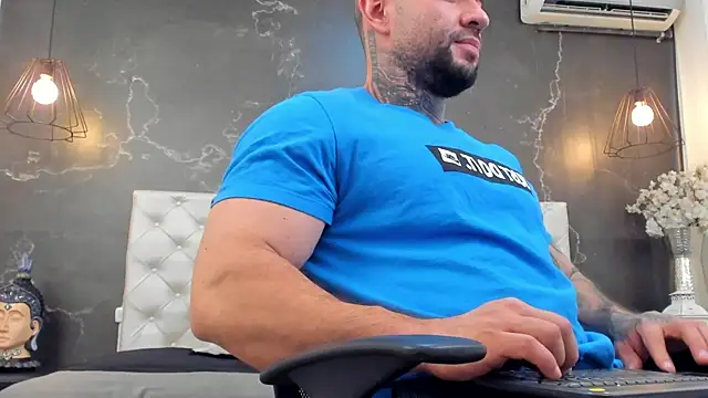 Snapshot of BruceDallas chatting on 12-07-24, 02:20 BruceDallas online show from 12-07-24, 02:20