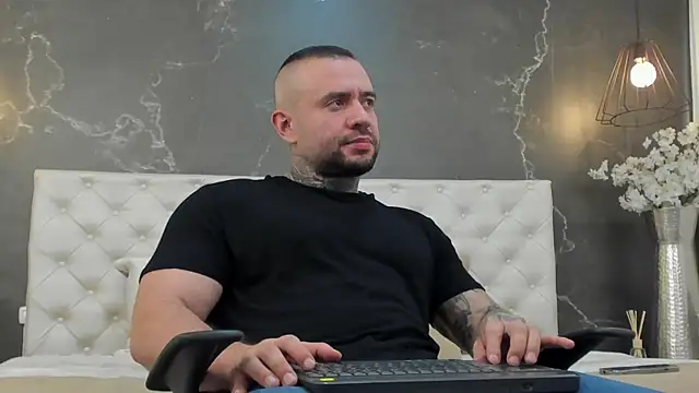 Snapshot of BruceDallas chatting on 01-30-25, 12:18 BruceDallas online show from 01-30-25, 12:18