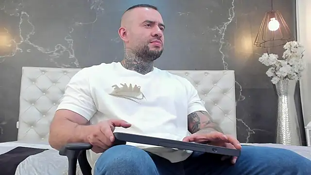 Snapshot of BruceDallas chatting on 03-20-25, 11:23 BruceDallas online show from 03-20-25, 11:23