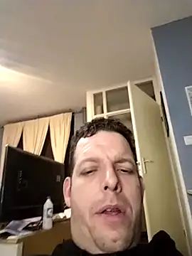 Snapshot of Knuffelstaaf123 chatting on 01-05-25, 04:47 Knuffelstaaf123 online show from 01-05-25, 04:47