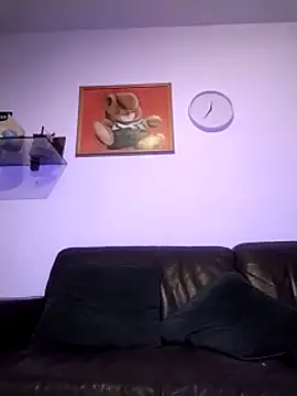 Snapshot of Knuffelstaaf123 chatting on 01-05-25, 06:45 Knuffelstaaf123 online show from 01-05-25, 06:45