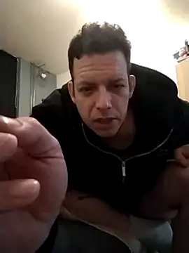 Snapshot of Knuffelstaaf123 chatting on 01-07-25, 03:14 Knuffelstaaf123 online show from 01-07-25, 03:14