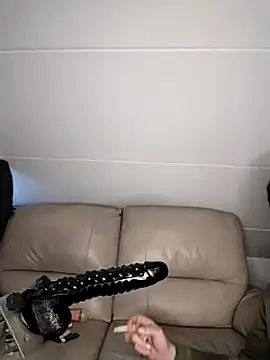 Snapshot of Knuffelstaaf123 chatting on 01-11-25, 03:42 Knuffelstaaf123 online show from 01-11-25, 03:42