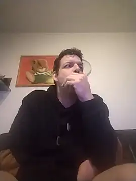 Snapshot of Knuffelstaaf123 chatting on 02-06-25, 02:04 Knuffelstaaf123 online show from 02-06-25, 02:04