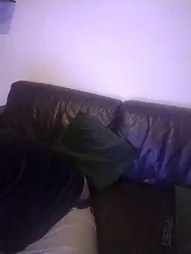 Snapshot of Knuffelstaaf123 chatting on 02-06-25, 10:43 Knuffelstaaf123 online show from 02-06-25, 10:43