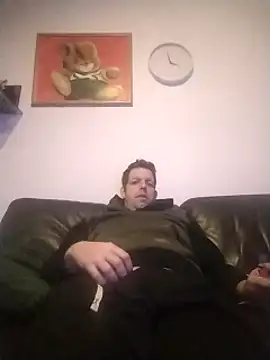 Snapshot of Knuffelstaaf123 chatting on 02-08-25, 10:07 Knuffelstaaf123 online show from 02-08-25, 10:07