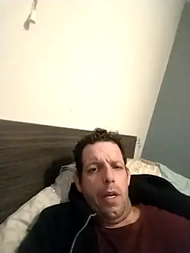 Snapshot of Knuffelstaaf123 chatting on 02-18-25, 03:53 Knuffelstaaf123 online show from 02-18-25, 03:53