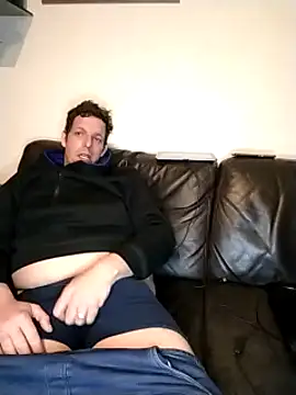 Snapshot of Knuffelstaaf123 chatting on 03-07-25, 12:15 Knuffelstaaf123 online show from 03-07-25, 12:15