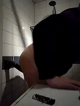 Snapshot of Knuffelstaaf123 chatting on 03-07-25, 03:29 Knuffelstaaf123 online show from 03-07-25, 03:29