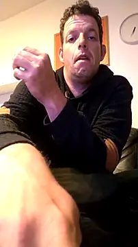 Snapshot of Knuffelstaaf123 chatting on 10-06-25, 04:32 Knuffelstaaf123 online show from 10-06-25, 04:32