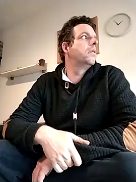 Snapshot of Knuffelstaaf123 chatting on 11-08-25, 02:06 Knuffelstaaf123 online show from 11-08-25, 02:06