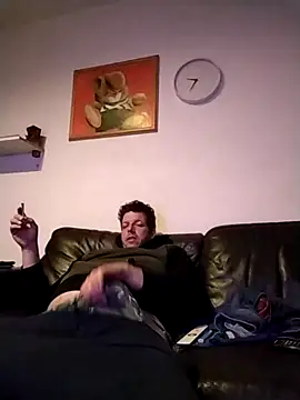 Snapshot of Knuffelstaaf123 chatting on 11-12-25, 09:47 Knuffelstaaf123 online show from 11-12-25, 09:47