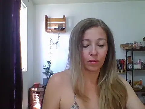 Snapshot of charlott_ponce chatting on 04-06-26, 07:04 charlott ponce online show from 04-06-26, 07:04