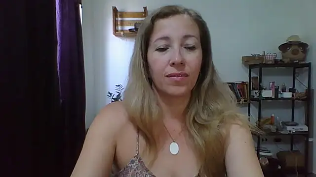 Snapshot of charlott_ponce chatting on 04-29-26, 06:14 charlott ponce online show from 04-29-26, 06:14