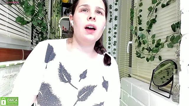 Snapshot of Candys_booty chatting on 12-14-24, 05:58 Candys booty online show from 12-14-24, 05:58