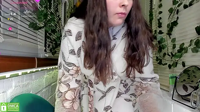 Snapshot of Candys_booty chatting on 12-17-24, 03:50 Candys booty online show from 12-17-24, 03:50