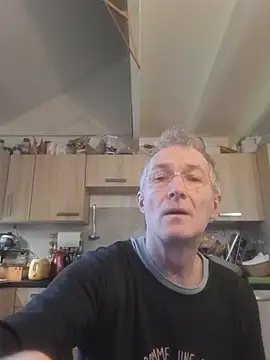 Snapshot of 60philippe chatting on 01-28-25, 08:47 60philippe online show from 01-28-25, 08:47