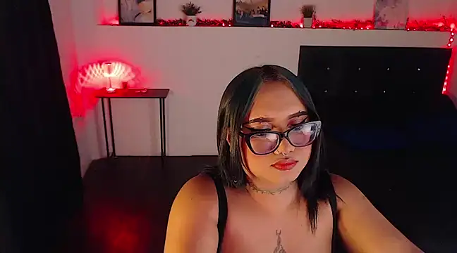 Snapshot of LiaScarlett chatting on 12-31-24, 05:33 LiaScarlett online show from 12-31-24, 05:33