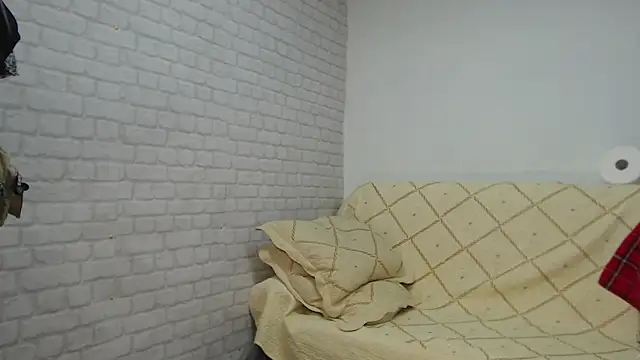 Snapshot of EmmaSquirt chatting on 12-14-24, 09:45 EmmaSquirt online show from 12-14-24, 09:45