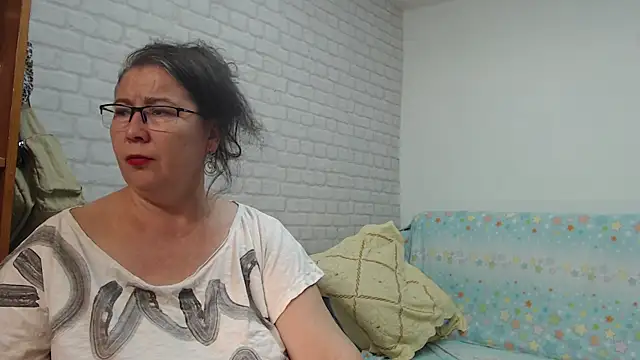 Snapshot of EmmaSquirt chatting on 12-26-24, 05:51 EmmaSquirt online show from 12-26-24, 05:51