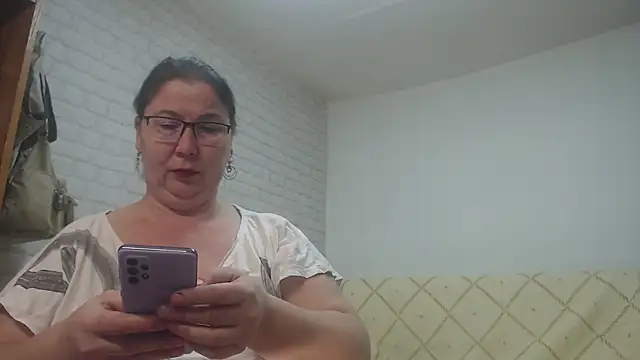 Snapshot of EmmaSquirt chatting on 02-13-25, 07:56 EmmaSquirt online show from 02-13-25, 07:56