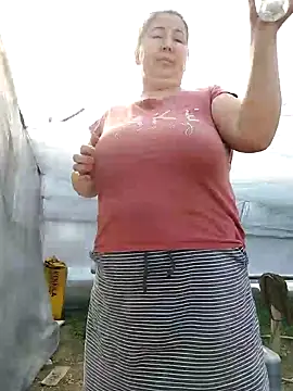 Snapshot of EmmaSquirt chatting on 02-26-25, 11:30 EmmaSquirt online show from 02-26-25, 11:30