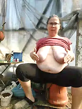 Snapshot of EmmaSquirt chatting on 03-20-25, 11:38 EmmaSquirt online show from 03-20-25, 11:38