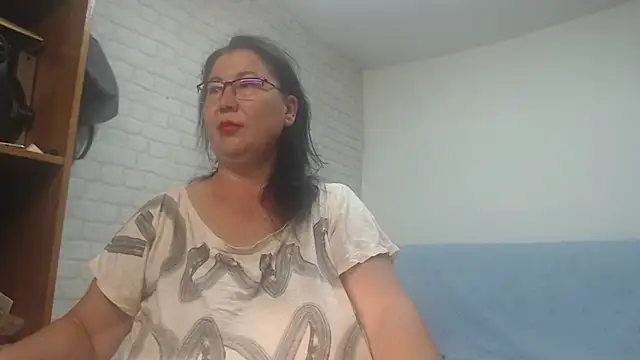 Snapshot of EmmaSquirt chatting on 11-04-25, 06:45 EmmaSquirt online show from 11-04-25, 06:45