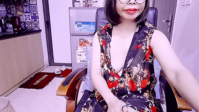 Snapshot of Miu-Le chatting on 04-26-26, 03:32 Miu-Le online show from 04-26-26, 03:32