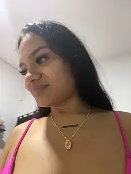 Snapshot of Riana_Kean chatting on 12-17-24, 04:01 Riana Kean online show from 12-17-24, 04:01