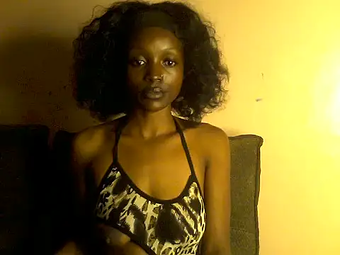 Snapshot of petite_clara24 chatting on 04-29-26, 11:33 petite clara24 online show from 04-29-26, 11:33