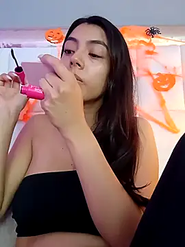 Julie Bennet online show from 10-26-25, 03:23