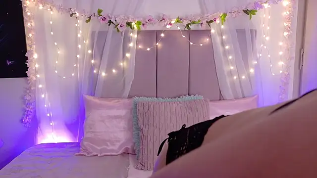 Julie Bennet online show from 03-24-26, 04:39