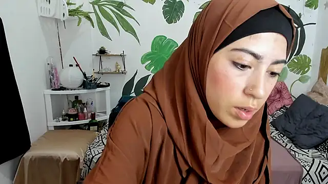 chaymae nah  online show from 12-02-25, 05:13